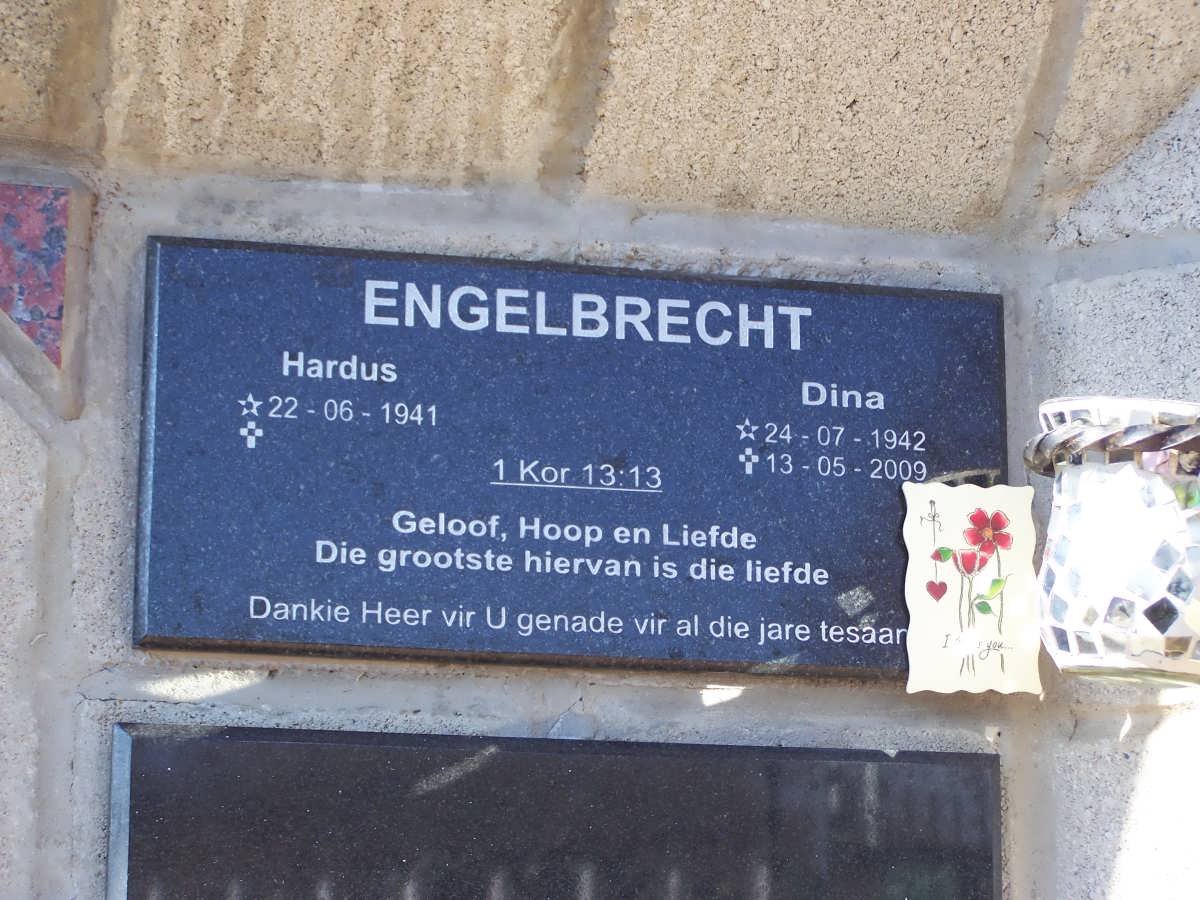 ENGELBRECHT Hardus 1941- &amp; Dina 1942-2009