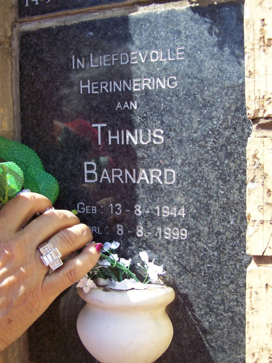 BARNARD Thinus 1944-1999