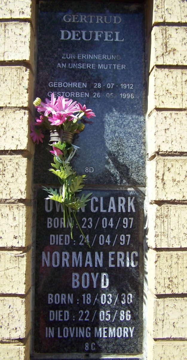 DEUFEL Gertrud 1912-1996 :: CLARK Owen  1997-1997 :: BOYD Norman Eric 1930-1986