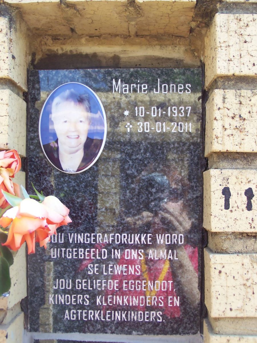 JONES Marie 1937-2011
