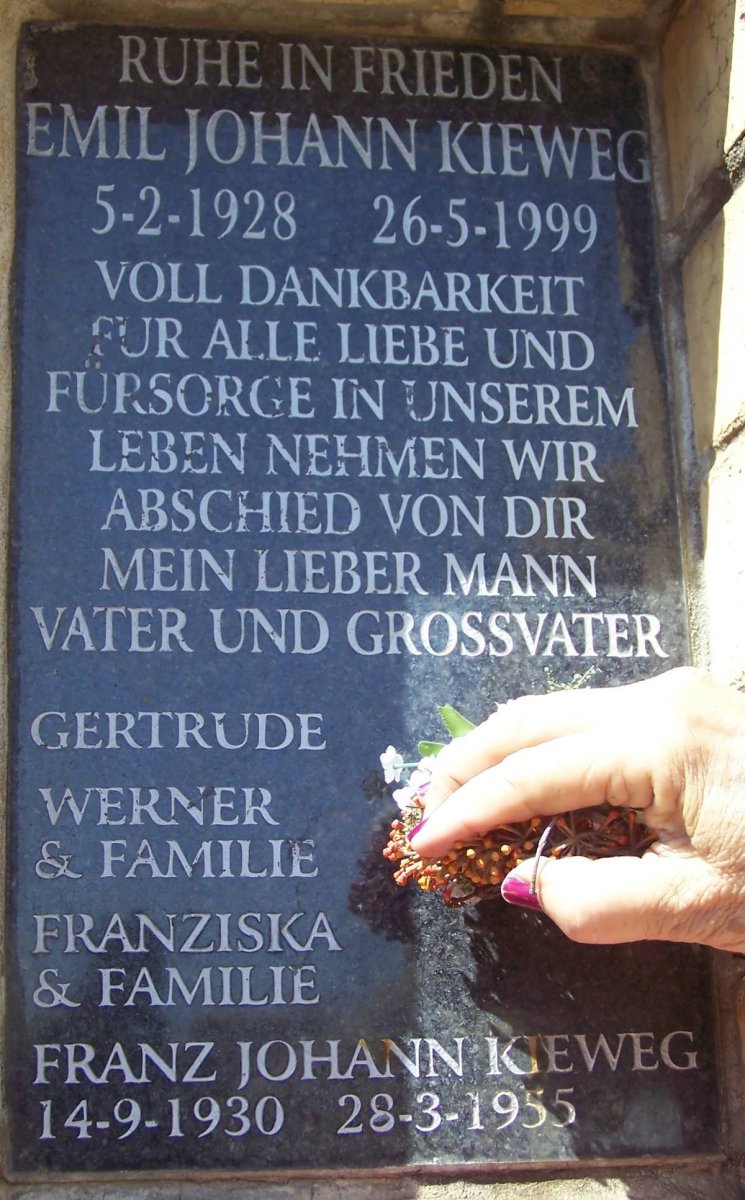 KIEWEG Emil Johann 1928-1999 :: KIEWEG Franz Johanna 1930-1955