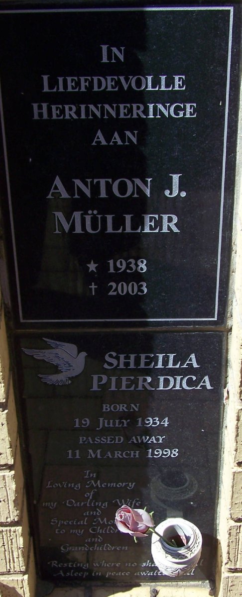 MULLER Anton J. 1938-2003 :: PIERDICA Sheila 1934-1998
