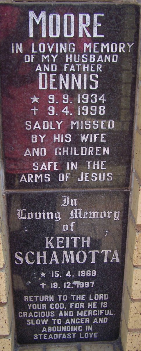 MOORE Dennis 1934-1998 :: SCHAMOTTA Keith 1968-1997