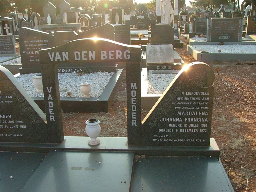 BERG Jan Johannes, van den 1905-1981 &amp; Magdalena Johanna Francina 1916-1973