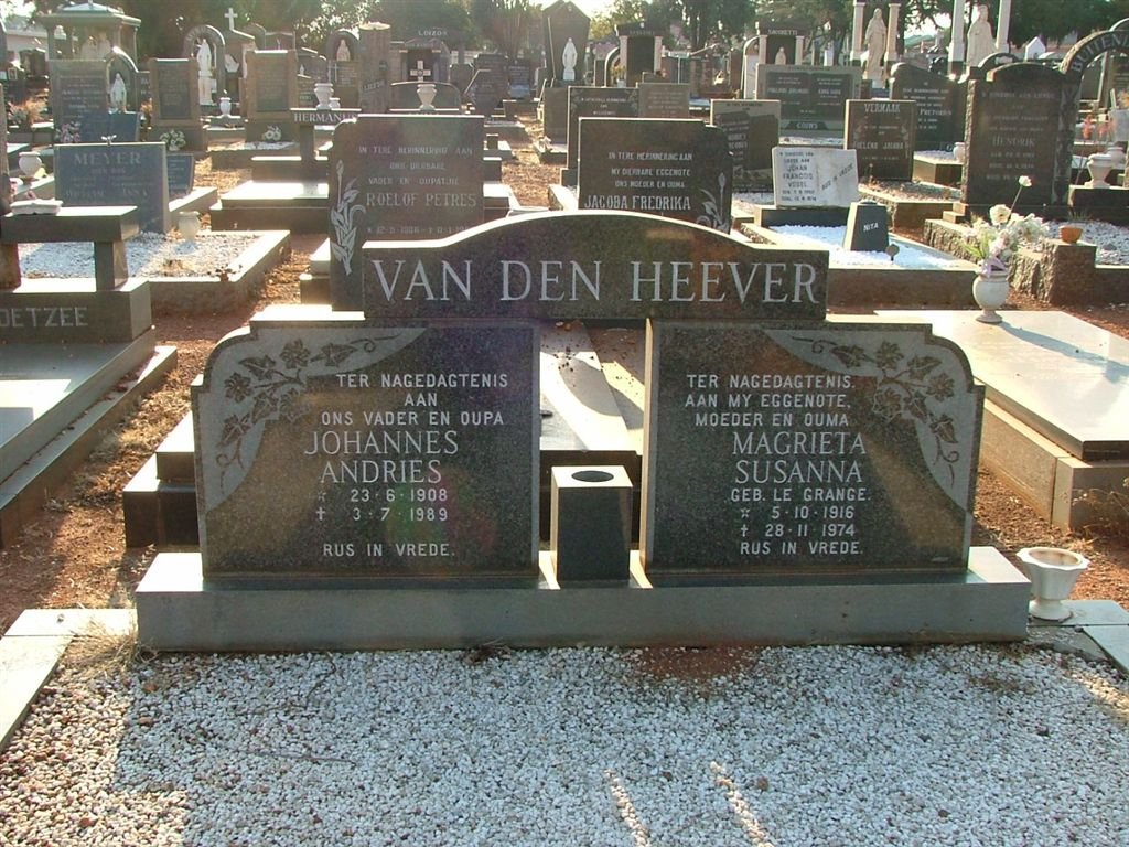 HEEVER Johannes Andries, van den 1908-1989 &amp; Magrieta Susanna LE GRANGE 1916-1974
