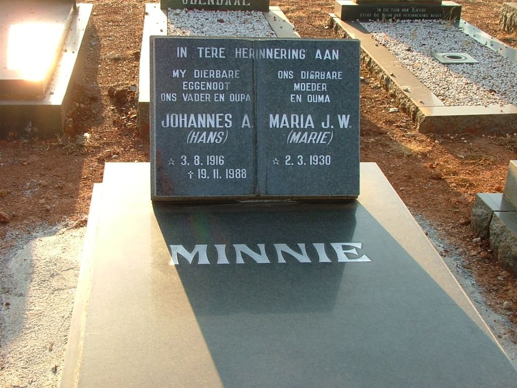 MINNIE Johannes A. 1916-1988 &amp; Maria J.W. 1930-