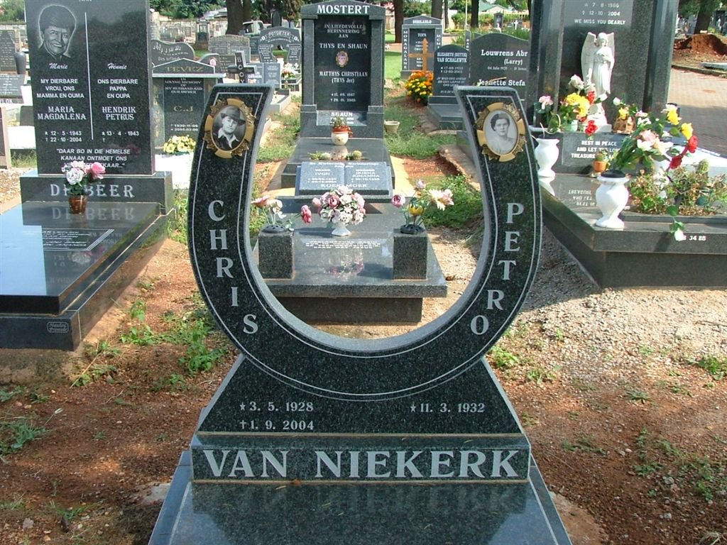 NIEKERK Chris, van 1928-2004 &amp; Petro 1932-