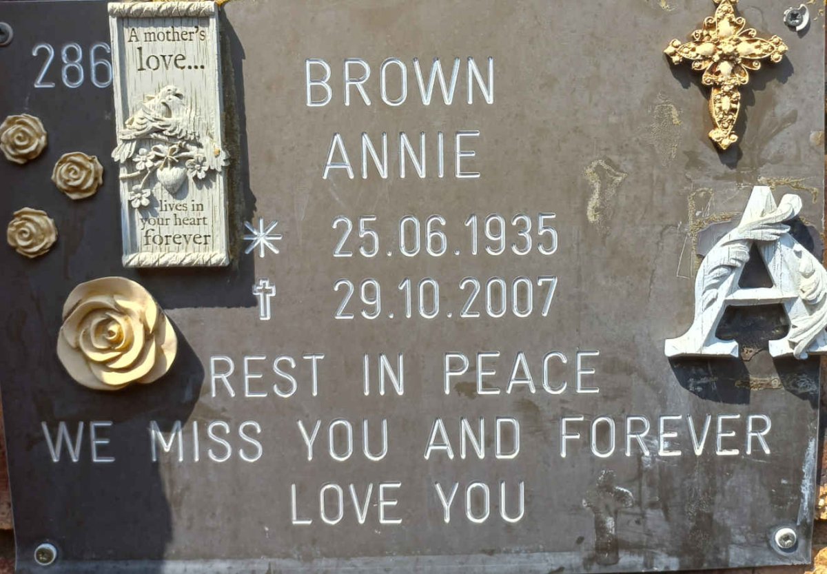 BROWN Annie 1935-2007