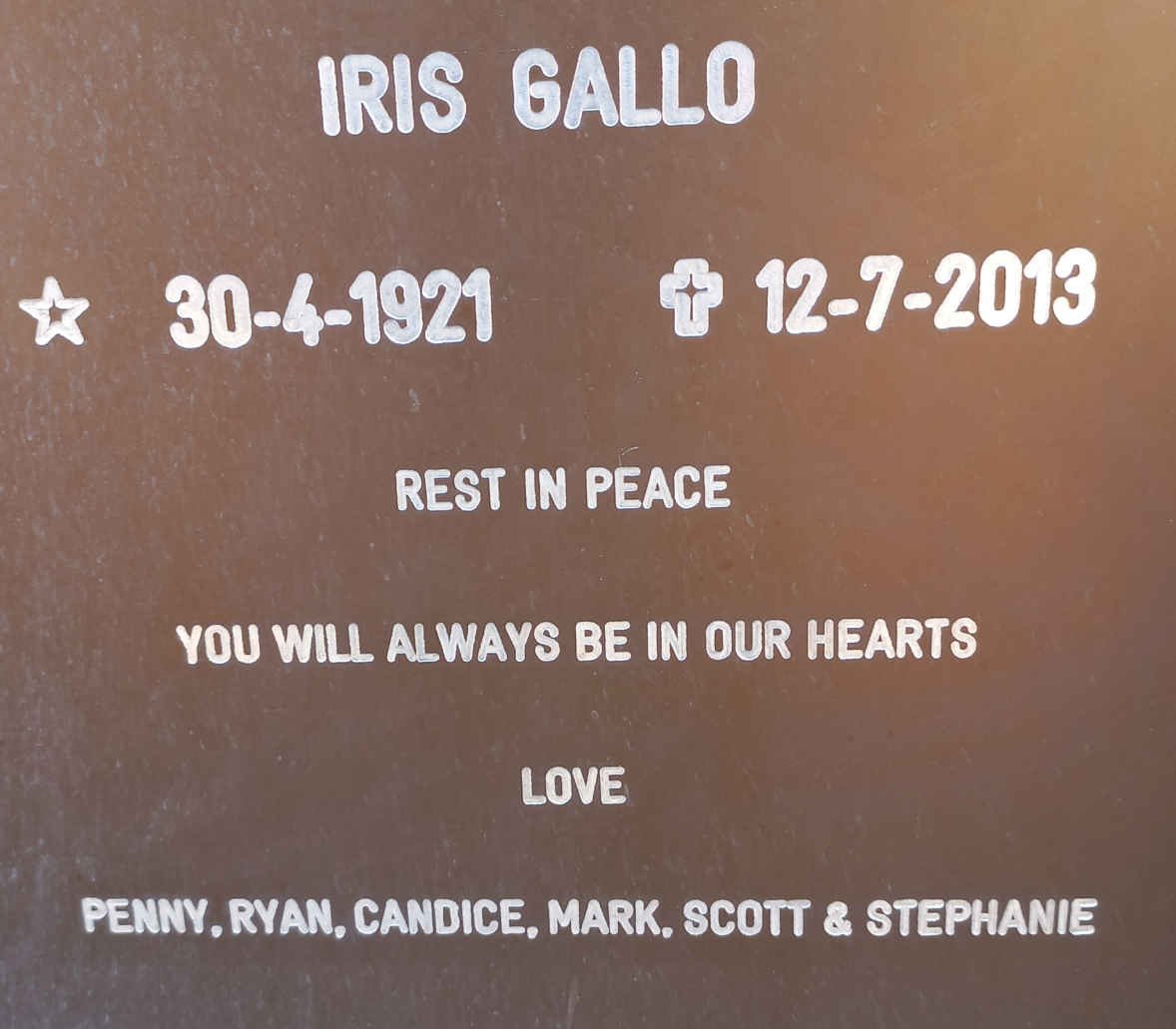 GALLO Iris 1921-2013