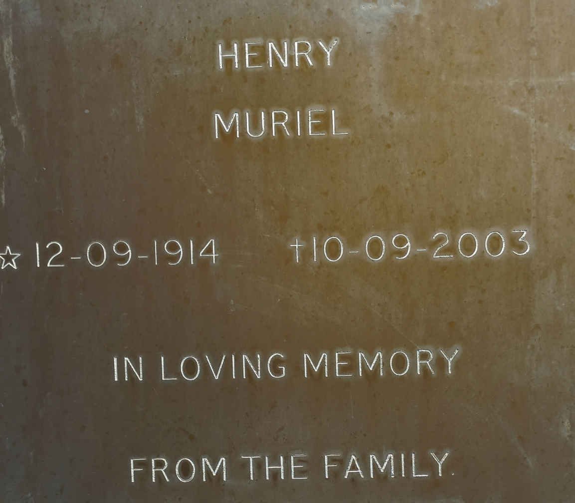 HENRY Muriel 1914-2003
