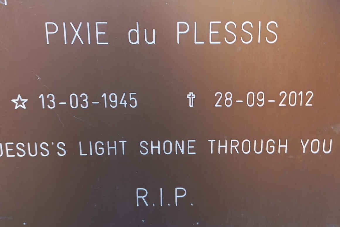 PLESSIS Pixie, du 1945-2012