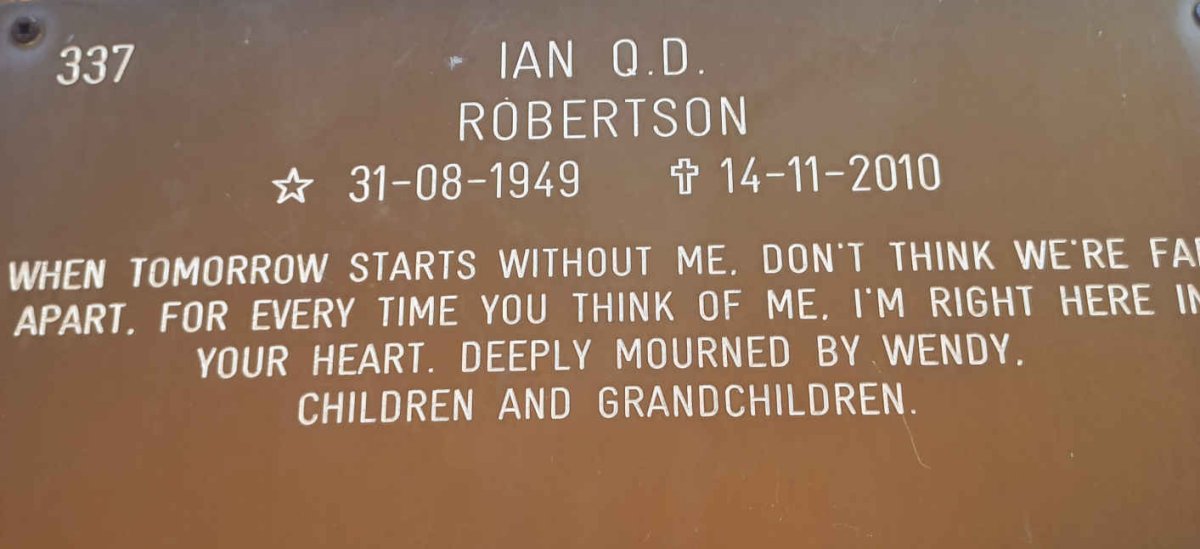 ROBERTSON Ian Q.D. 1949-2010