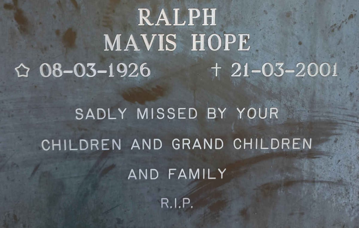 RALPH Mavis Hope 1926-2001