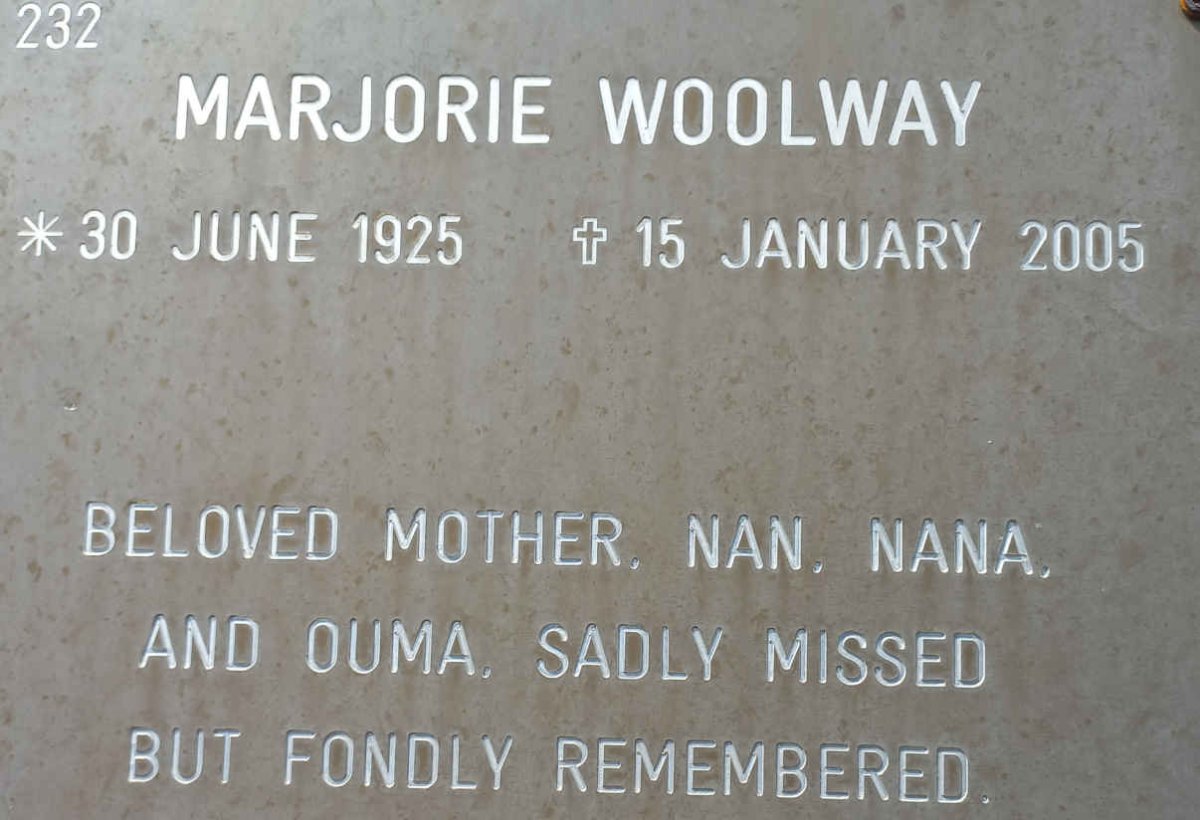 WOOLWAY Marjorie 1925-2005