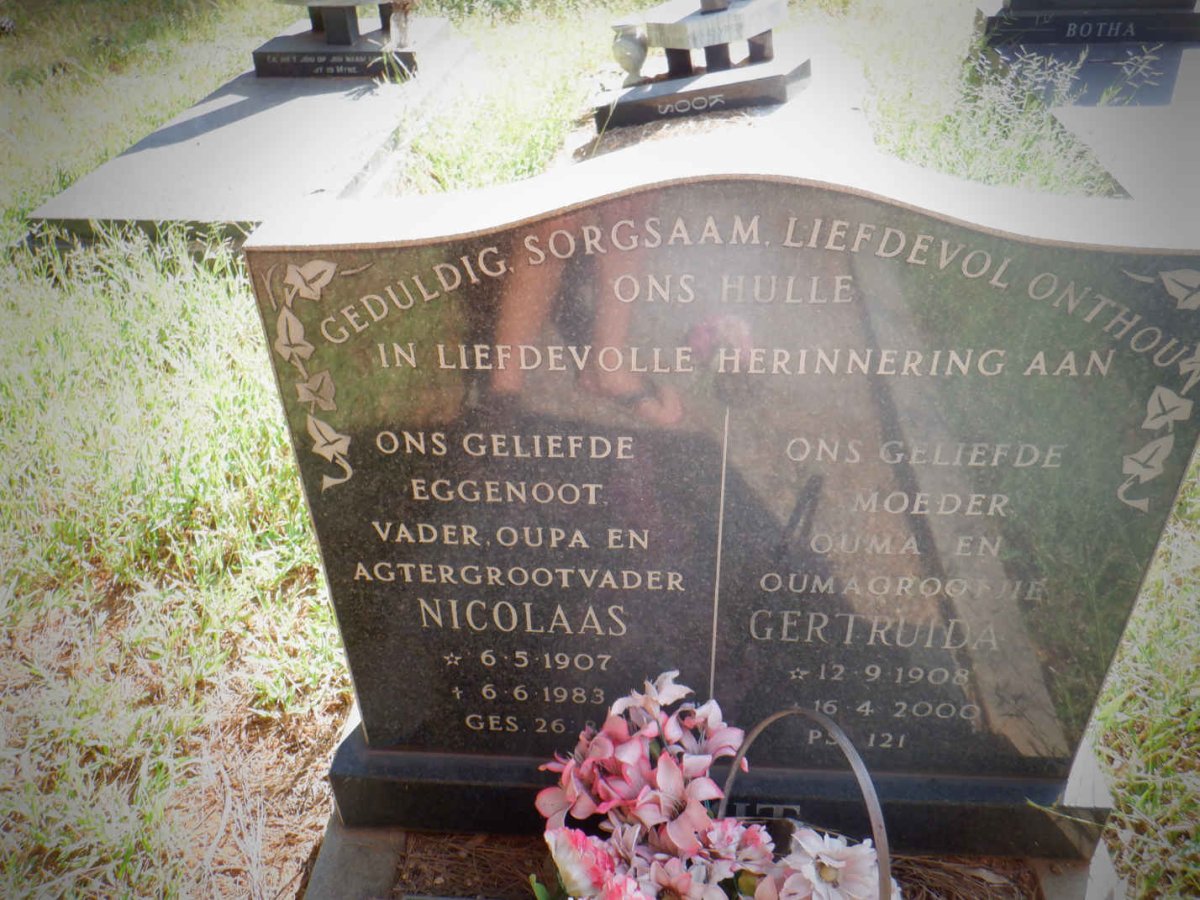 ? Nicolaas 1907-1983 &amp; Gertruida 1908-2000