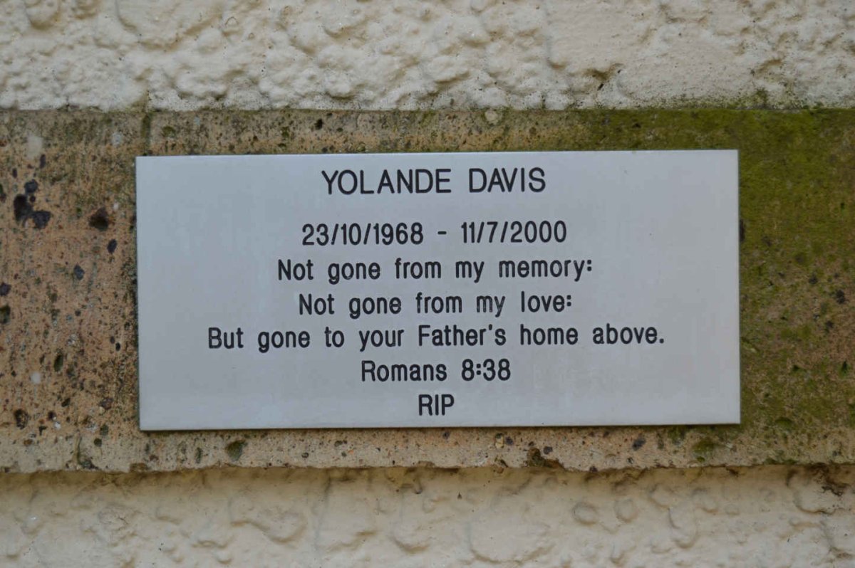 DAVIS Yolande 1968-2000