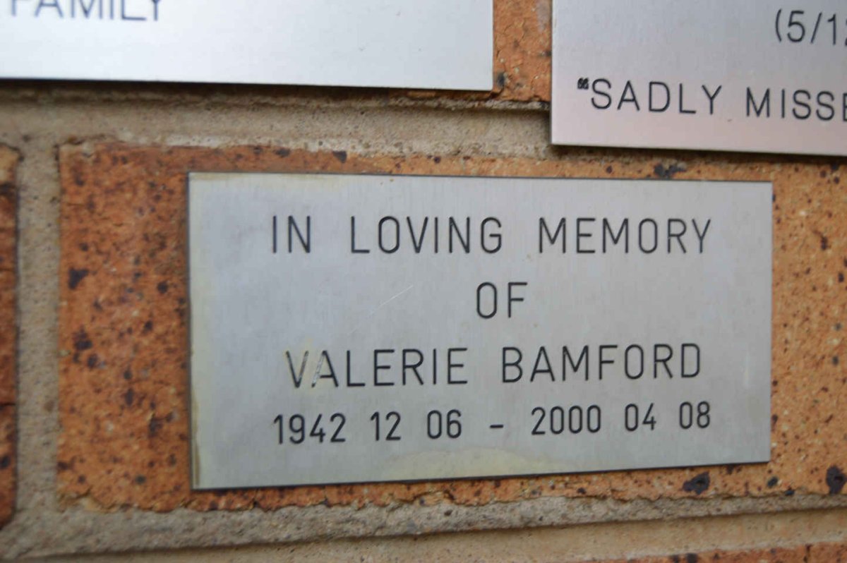BAMFORD Valerie 1942-2000