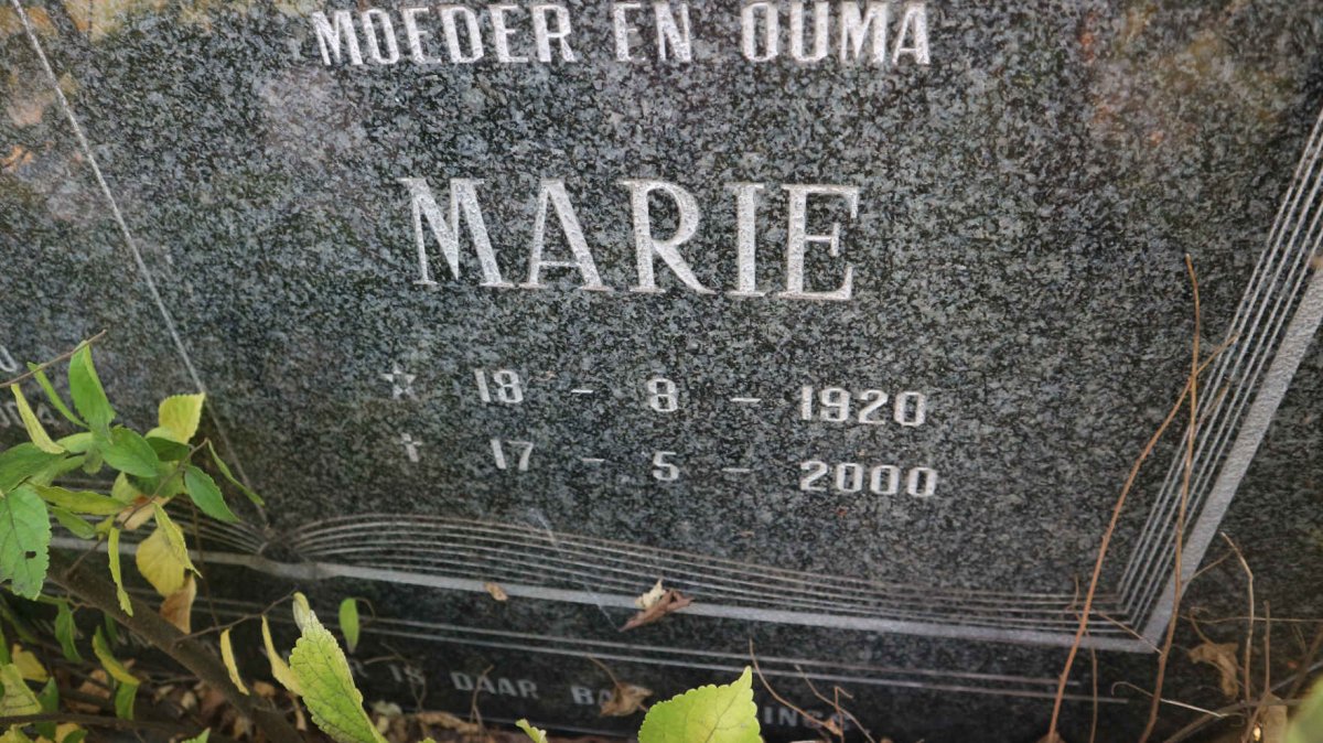 DUVENHAGE Jan 1920-2004 &amp; Marie 1920-2000