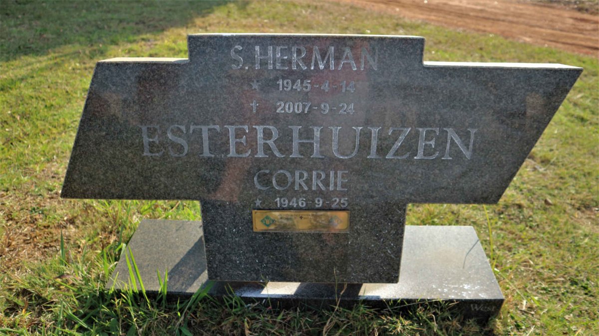 ESTERHUIZEN S. Herman 1945-2007 &amp; Corrie 1946-2017