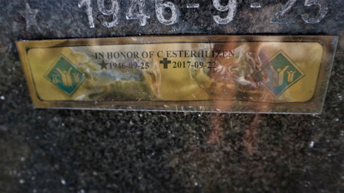 ESTERHUIZEN S. Herman 1945-2007 &amp; Corrie 1946-2017