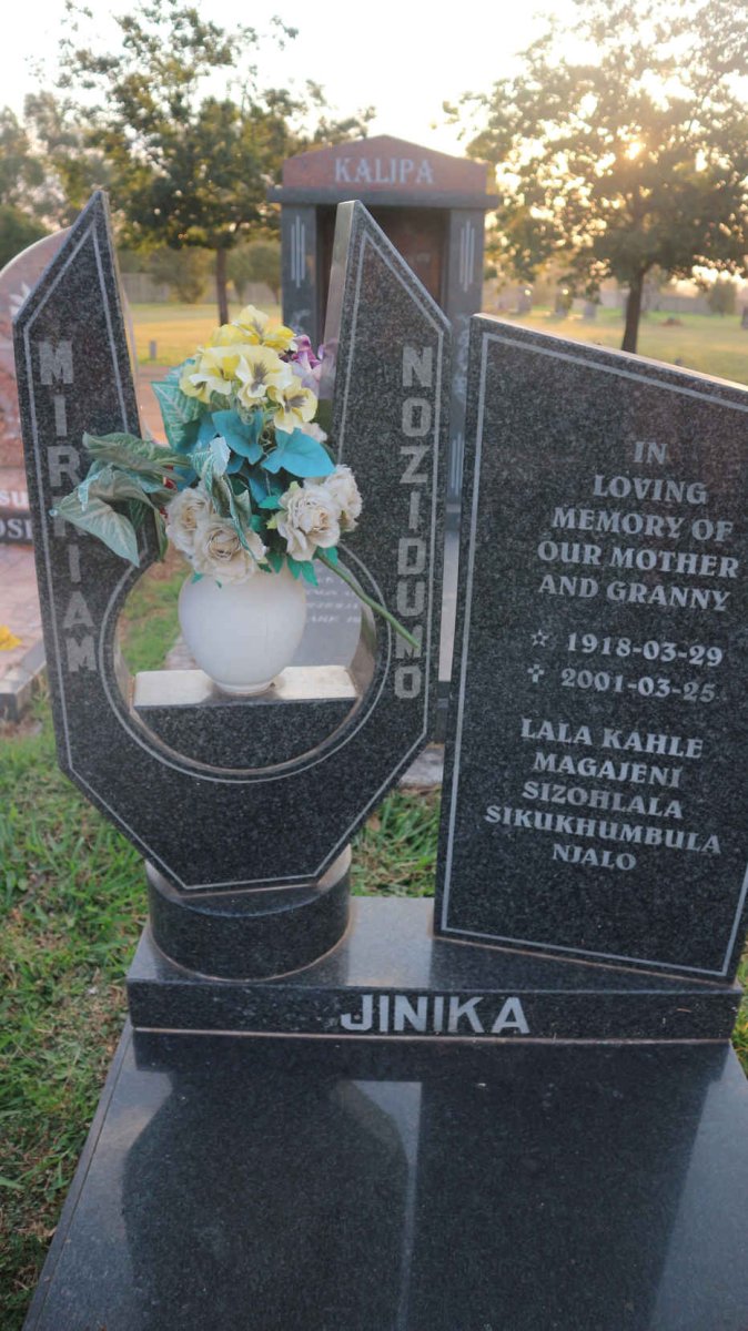 JINIKA Mirriam Nozidumo 1918-2001