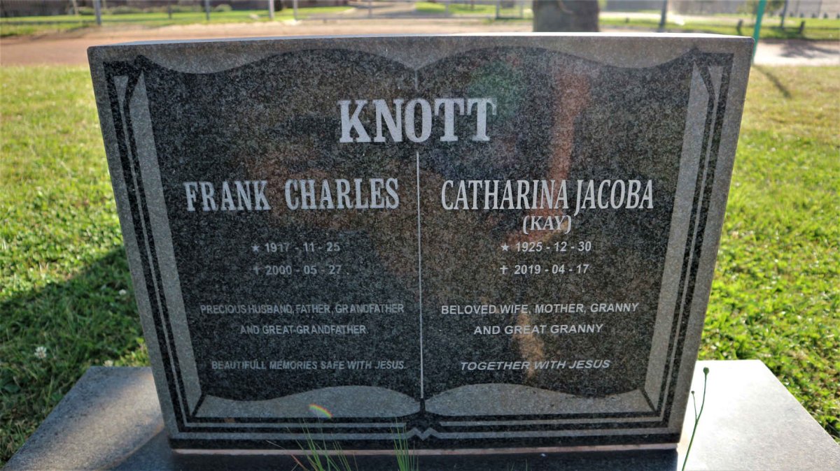 KNOTT Frank Charles 1917-2000 &amp; Catharina Jacoba KAY 1925-2019