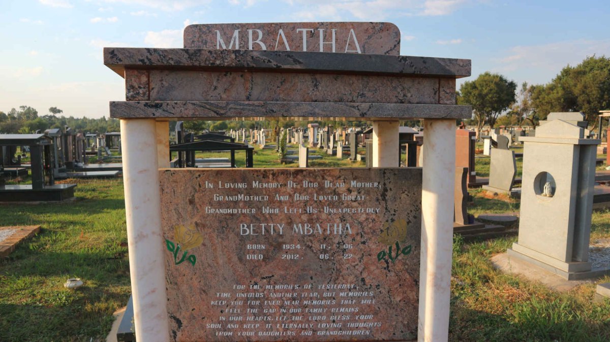MBATHA Betty 1934-2012