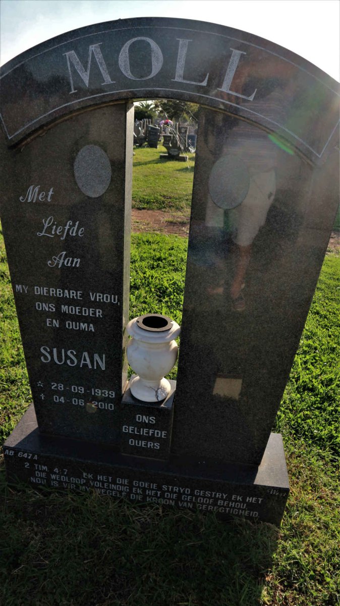 MOLL Susan 1939-2010