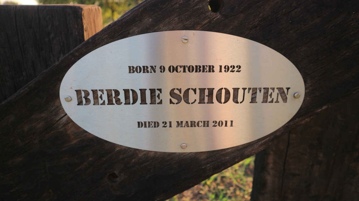 SCHOUTEN Berdie 1922-2011