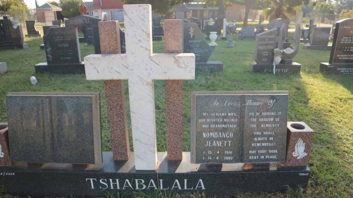 TSHABALALA Nombango Jeanett 1941 2002