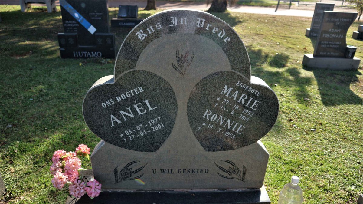 VERMAAK Ronnie 1953- &amp; Marie 1952-2014 :: VERMAAK Anel 1977-2001