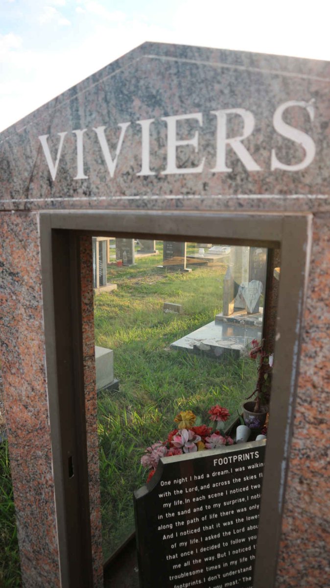 VIVIERS Louis Johannes 1963-2006
