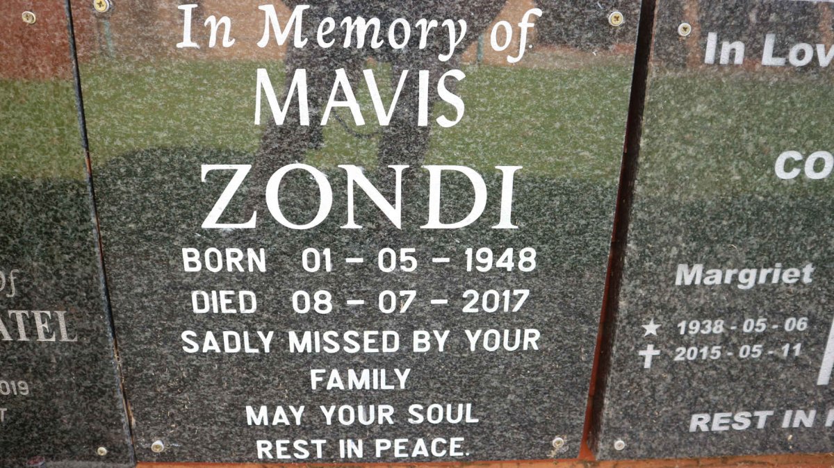 ZONDI Mavis 1948-2017