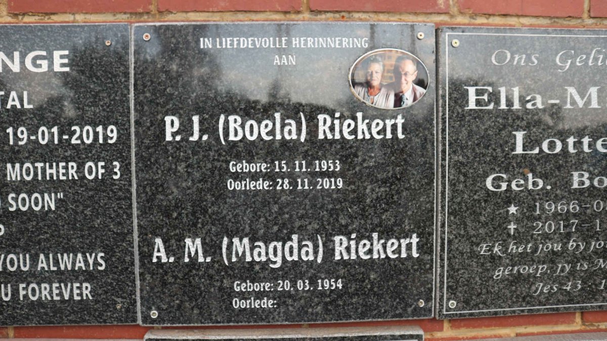 RIEKERT P.J. 1953-2019 &amp; A.M. 1954-