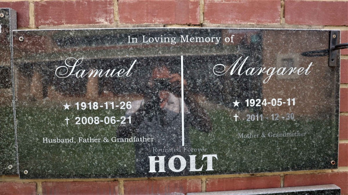 HOLT Samuel 1918-2008 &amp; Margaret 1924-2011