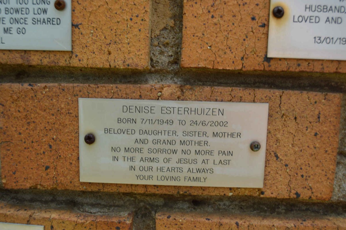 ESTERHUIZEN Denise 1949-2002