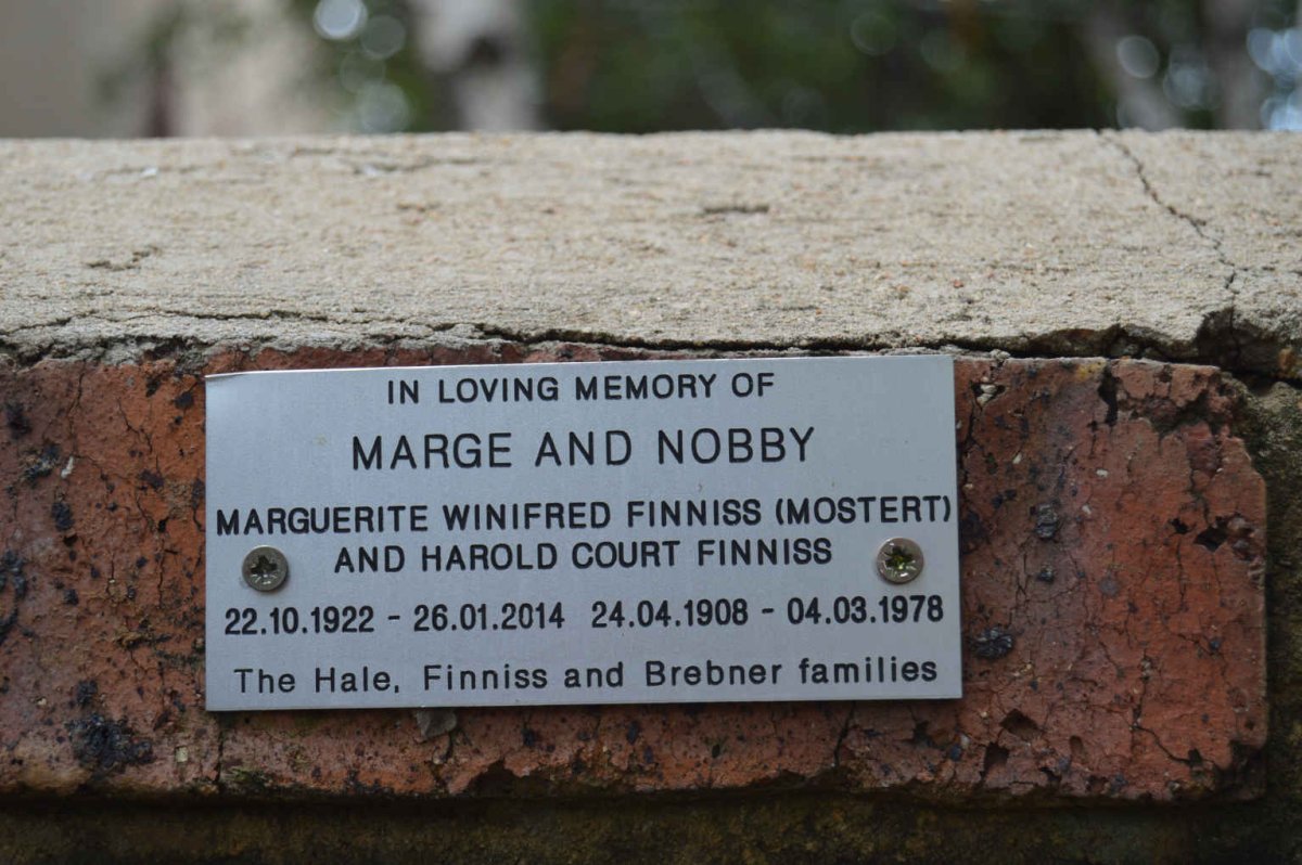 FINNISS Harold Court 1908-1978 &amp; Marguerite Winifred MOSTERT 1922-2014