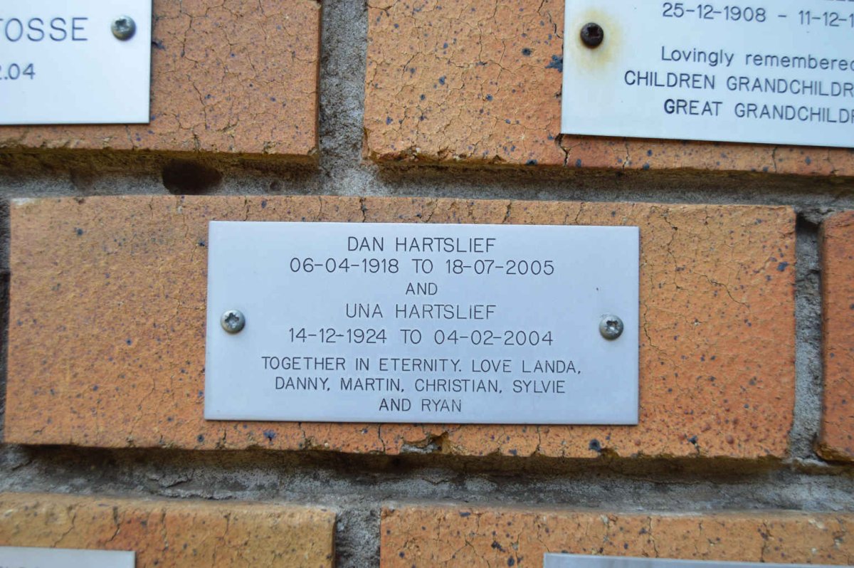 HARTSLIEF Dan 1918-2005 &amp; Una 1924-2004