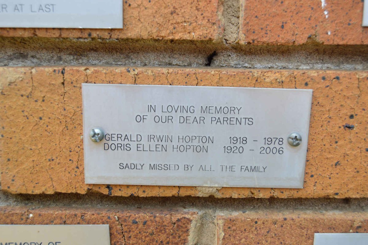 HOPTON Gerald Irwin 1918-1978 &amp; Doris Ellen 1920-2006