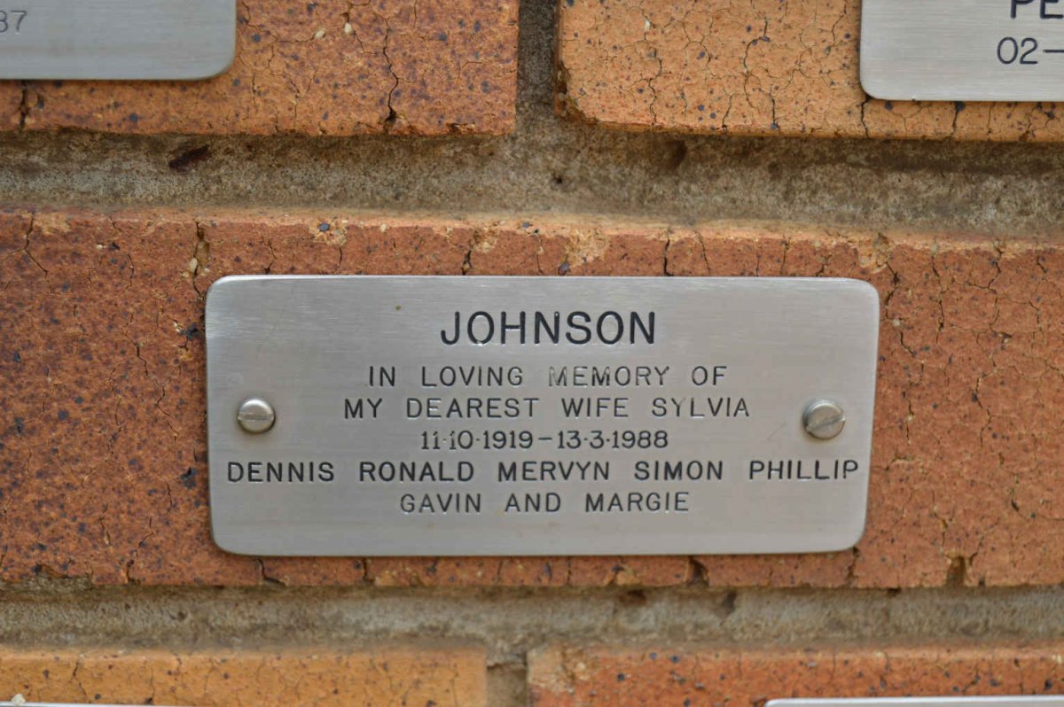 JOHNSON Sylvia 1919-1988