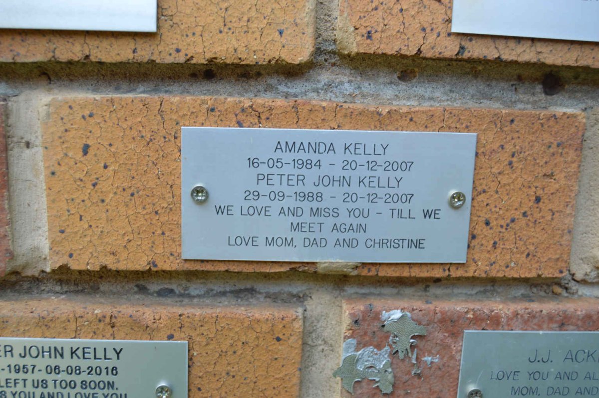 KELLY Peter John 1988-2007 &amp; Amanda 1984-2007