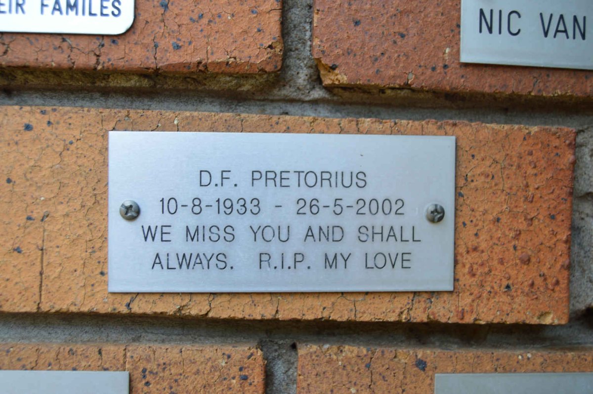 PRETORIUS D.F. 1933-2002
