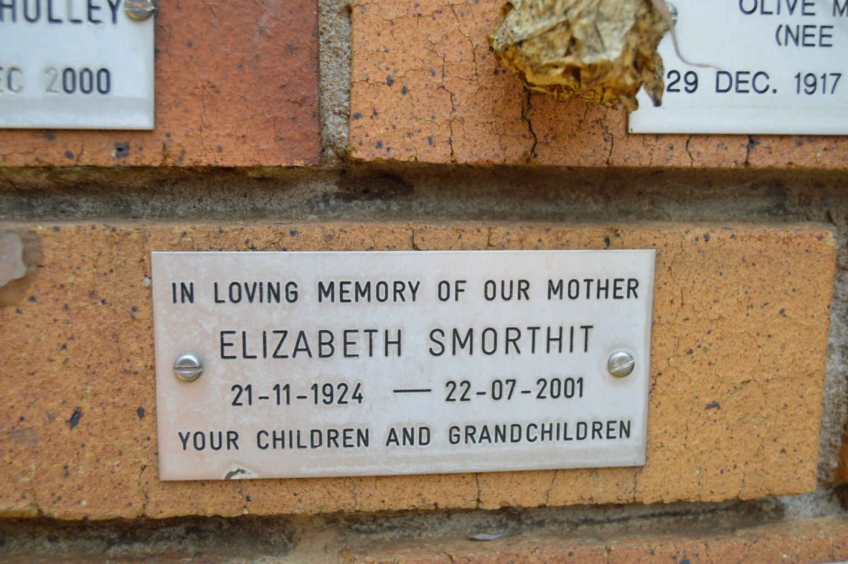 SMORTHIT Elizabeth 1924-2001