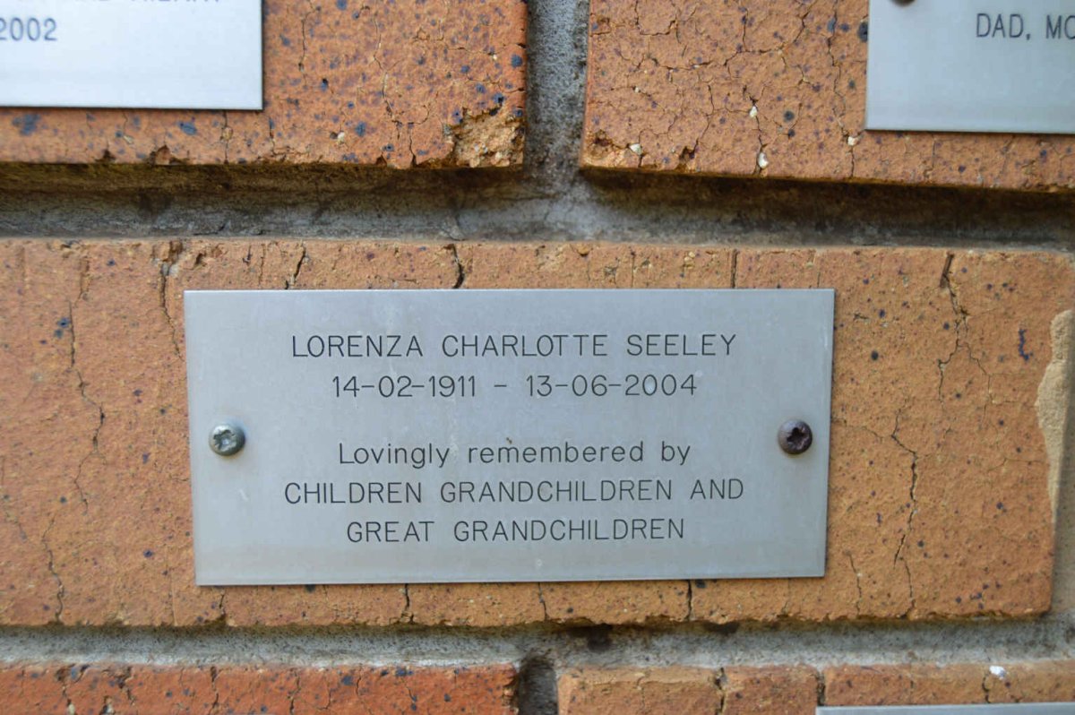 SEELEY Lorenza Charlotte 1911-2004