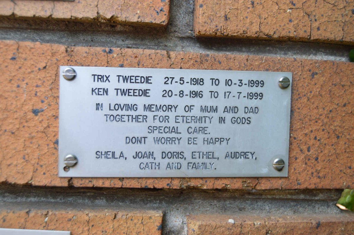 TWEEDIE Ken 1916-1999 &amp; Trix 1918-1999