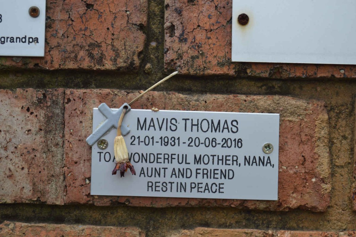 THOMAS Mavis 1931-2016