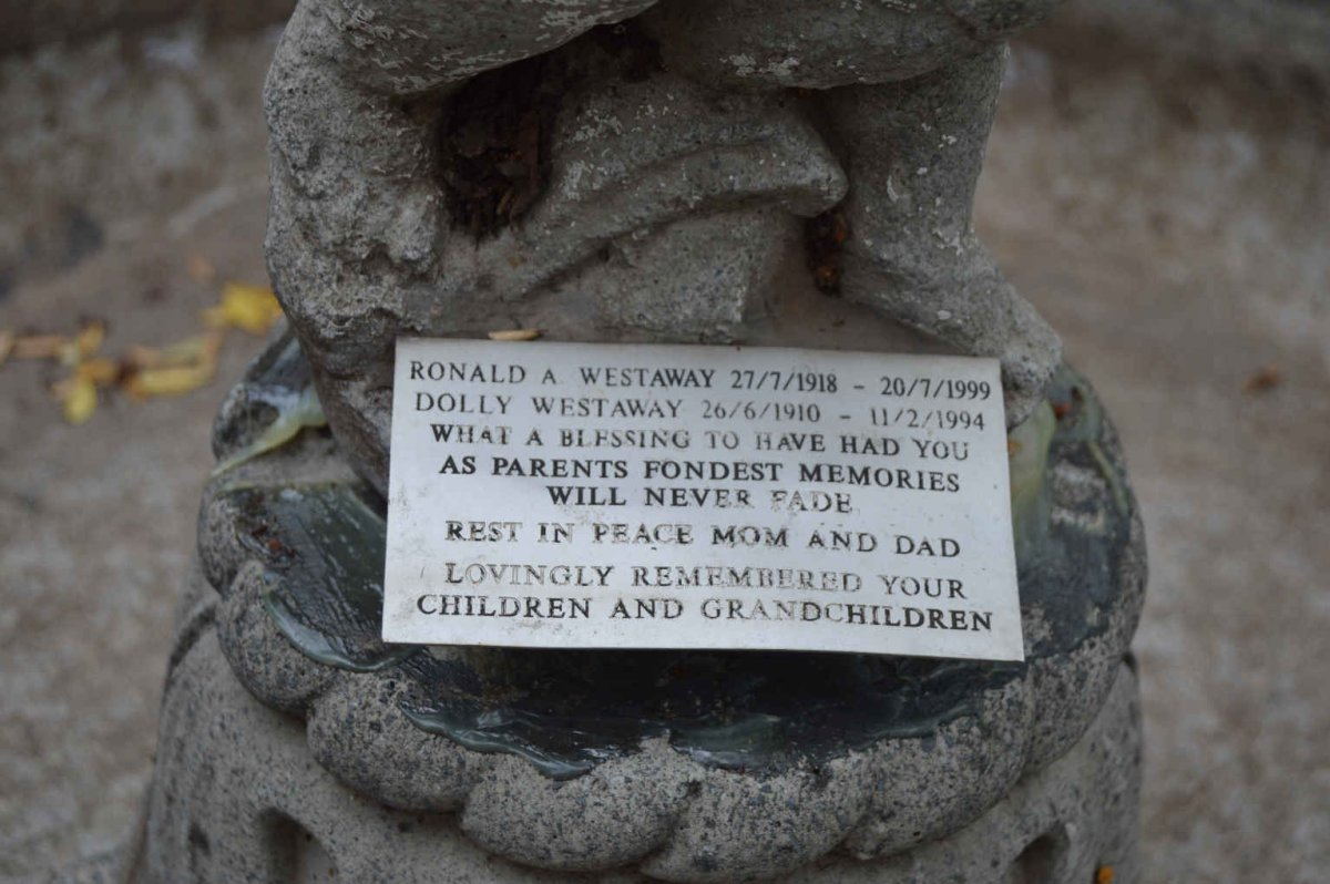 WESTAWAY Ronald 1918-1999 &amp; Dolly 1910-1994