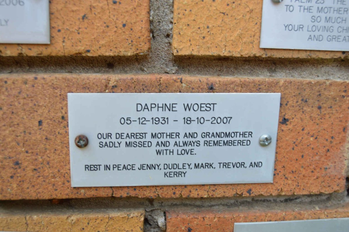 WOEST Daphne 1931-2007