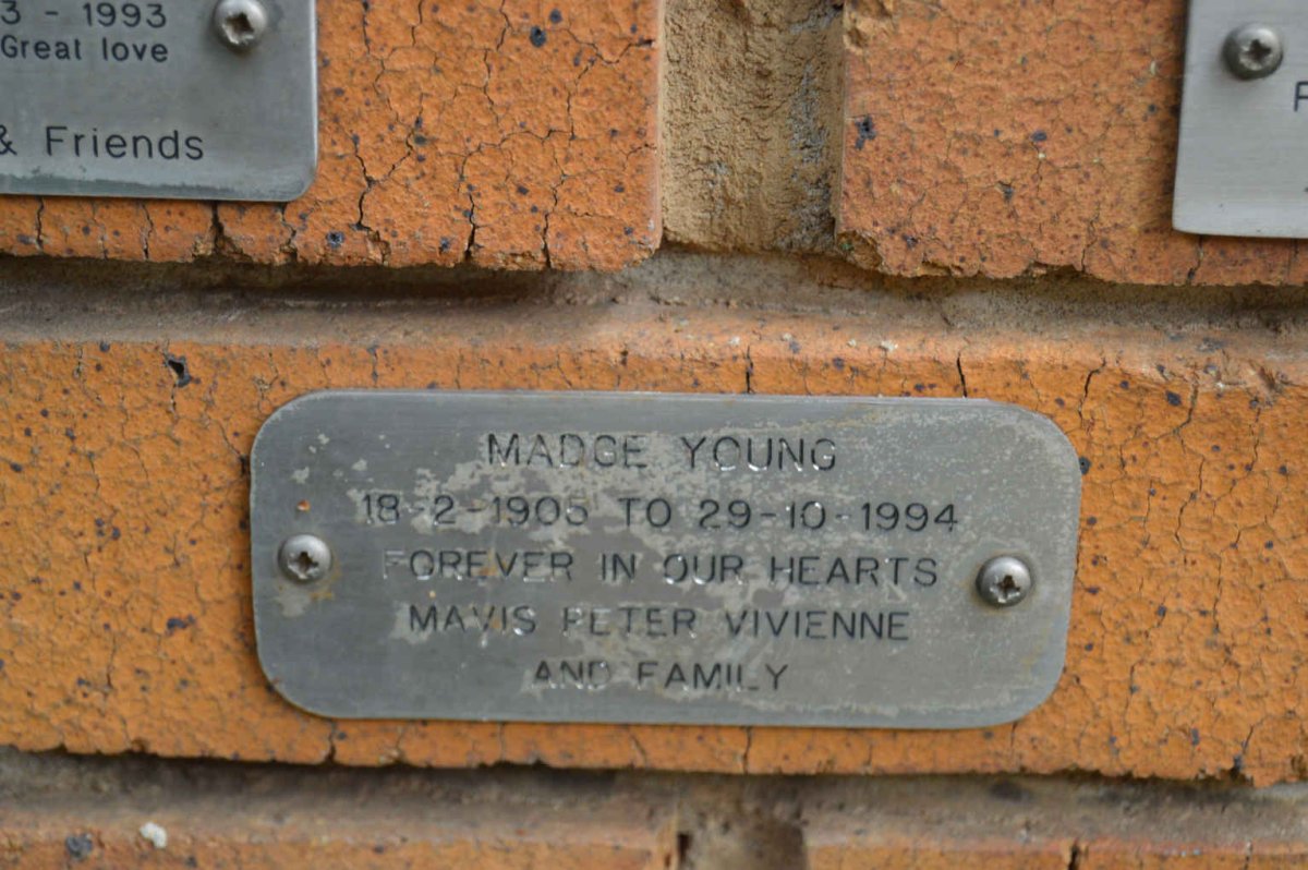 YOUNG Madge 1905-1994