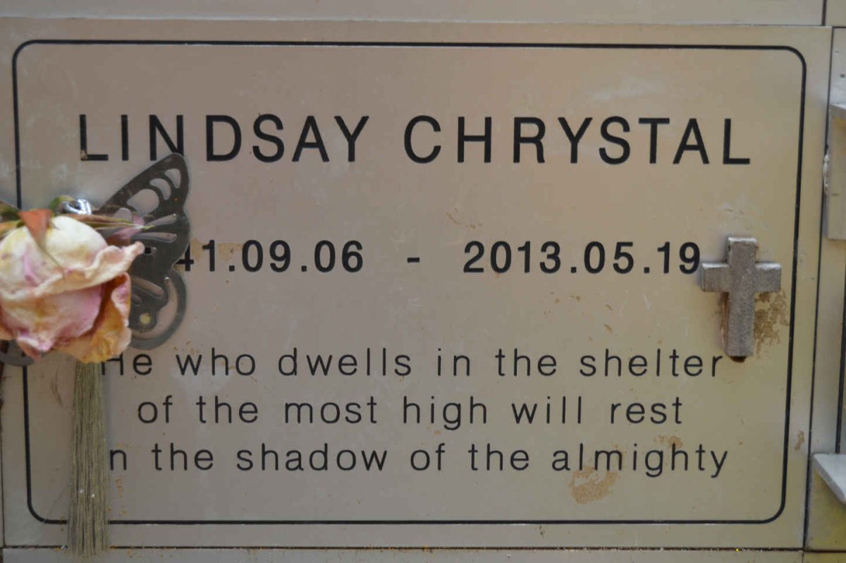 CHRYSTAL Lindsay 1941-2013